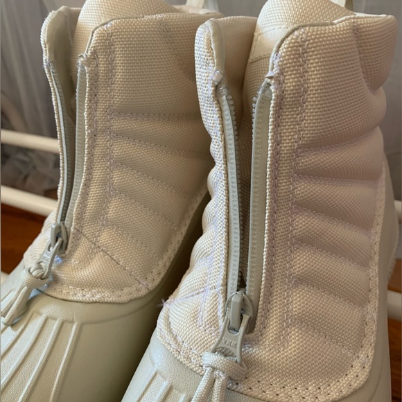 Sperry Women's Duck Float Zip
SeaCycled Boots New - Picture 12 of 13